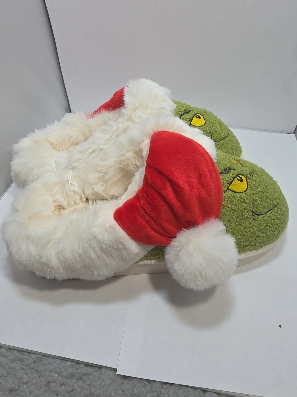 American Eagle The Grinch Scuff Slippers Men’s Size 11 Christmas NWT (Z4)